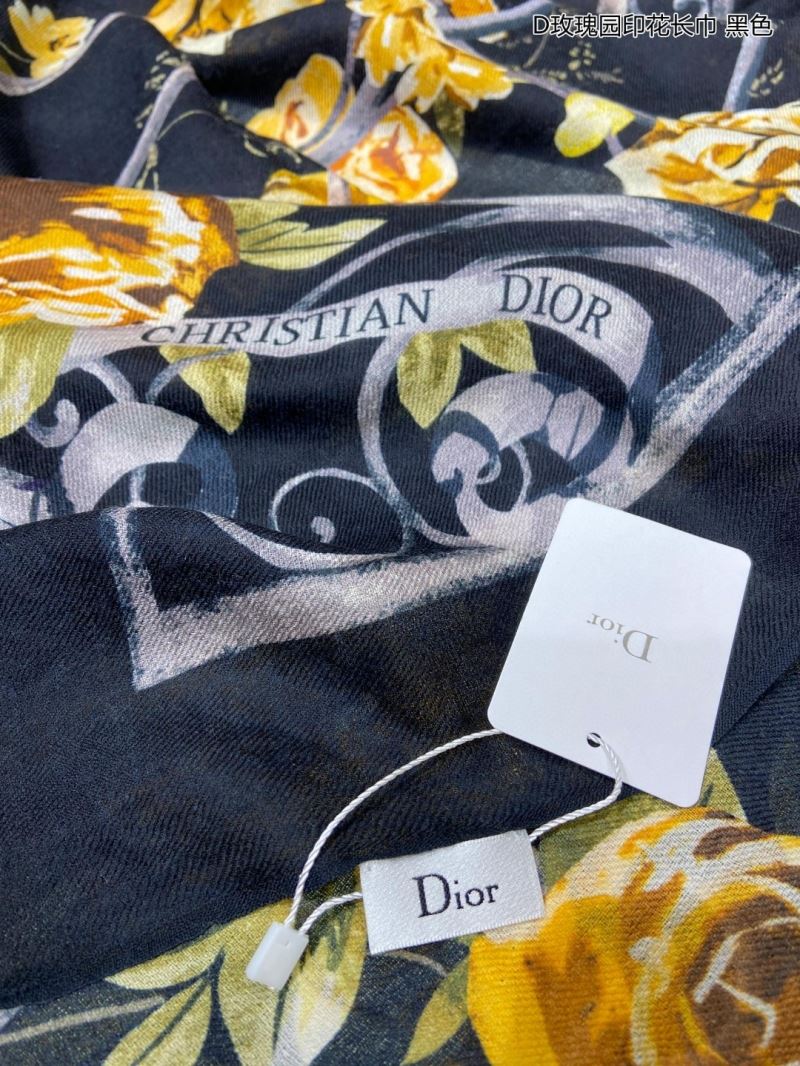 CHRISTIAN DIOR